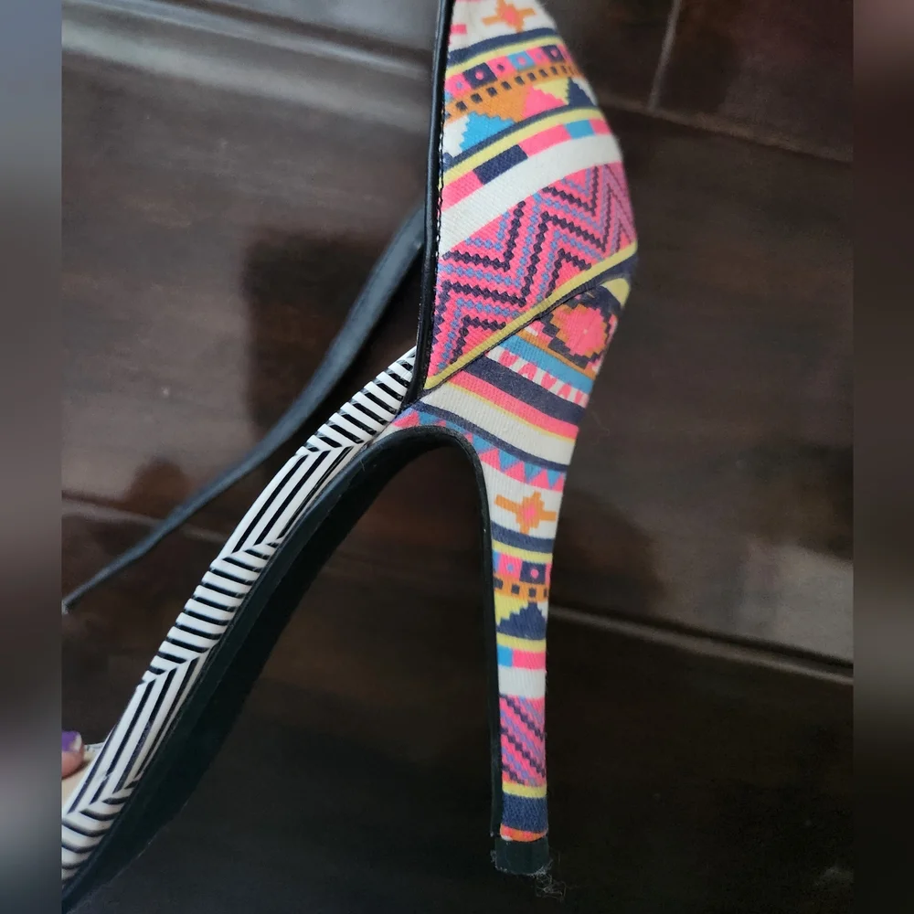 Chinese Laundry Multicolor Aztec Print Heels Size 8 - Picture 7 of 10